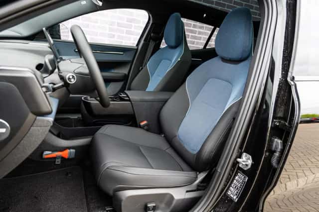 Volvo EX30 (2025) thumbnail 8