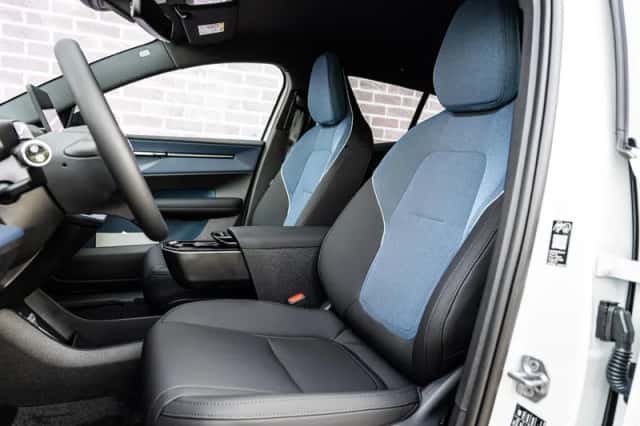 Volvo EX30 (2026) thumbnail 6