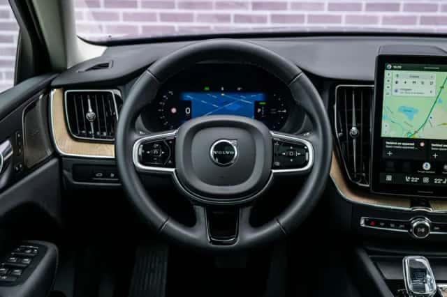 Volvo XC60 (2025) thumbnail 3