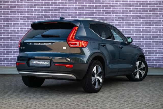 Volvo XC40 (2021) thumbnail 3
