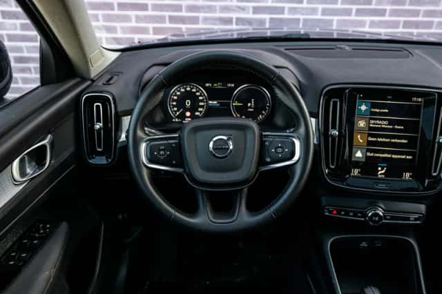 Volvo XC40 (2021) thumbnail 4