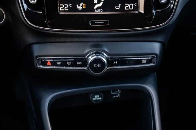 Volvo XC40 (2022) thumbnail 24