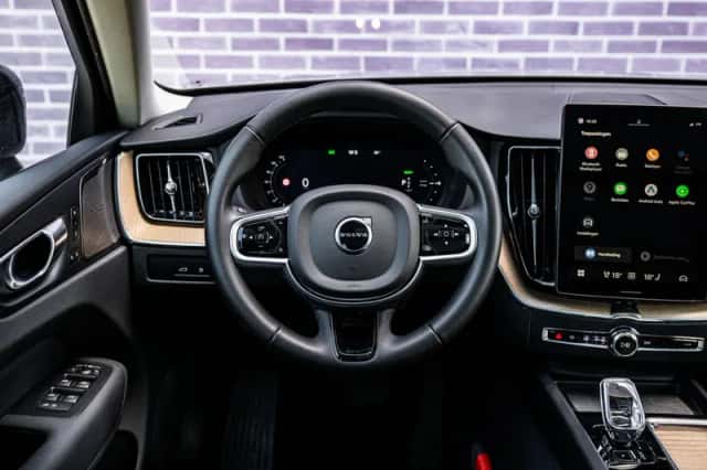 Volvo XC60 (2025) thumbnail 3