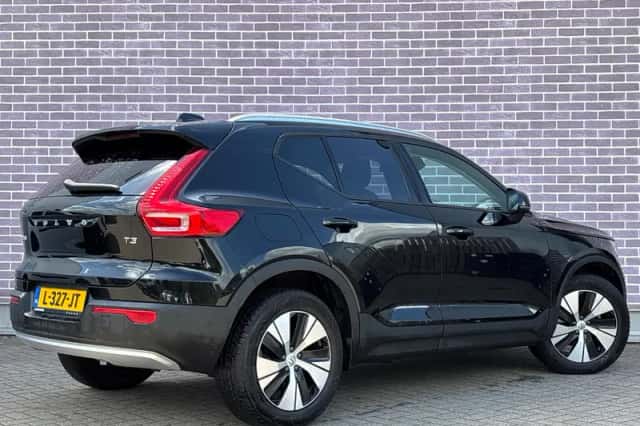Volvo XC40 (2021) thumbnail 2