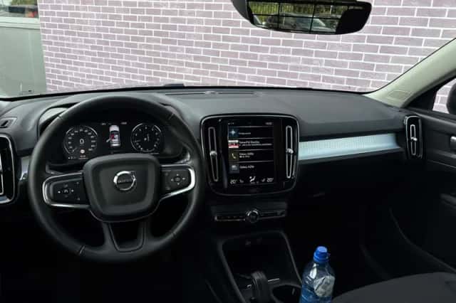 Volvo XC40 (2021) thumbnail 3