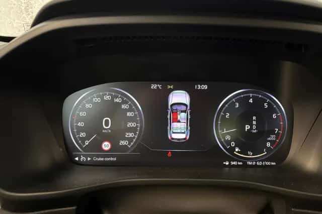 Volvo XC40 (2021) thumbnail 4