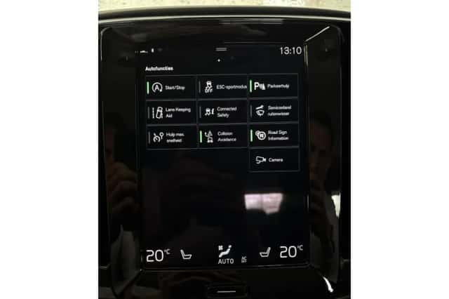 Volvo XC40 (2021) thumbnail 6