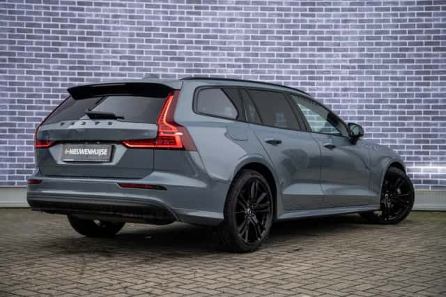 Volvo V60 (2023) thumbnail 3