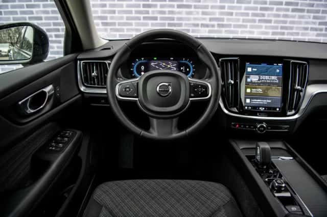 Volvo V60 (2023) thumbnail 4