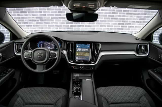 Volvo V60 (2023) thumbnail 6