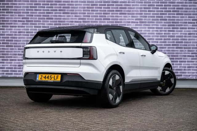 Volvo EX30 (2024) thumbnail 2