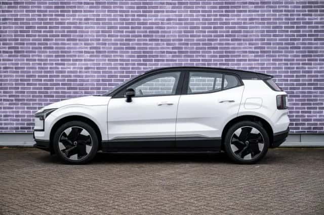 Volvo EX30 (2024) thumbnail 4