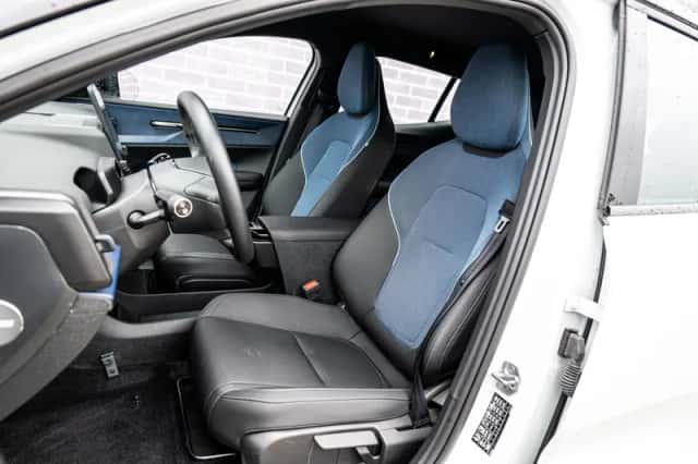 Volvo EX30 (2024) thumbnail 6