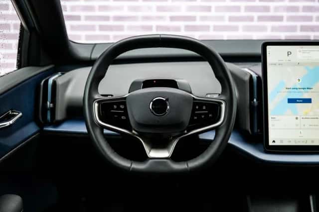 Volvo EX30 (2024) thumbnail 3