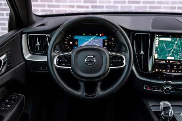 Volvo XC60 (2023) thumbnail 5