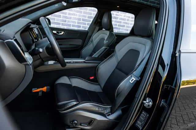 Volvo XC60 (2023) thumbnail 8