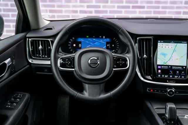 Volvo V60 (2023) thumbnail 3