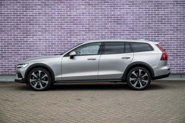 Volvo V60 (2023) thumbnail 4