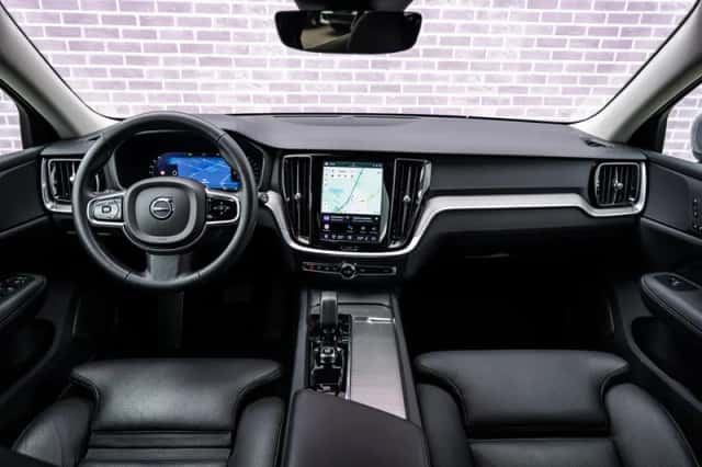 Volvo V60 (2023) thumbnail 5