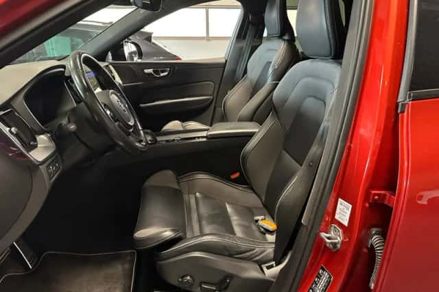 Volvo XC60 (2020) thumbnail 3