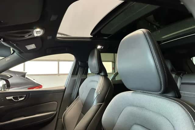 Volvo XC60 (2020) thumbnail 5