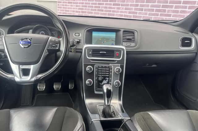 Volvo V60 (2016) thumbnail 4