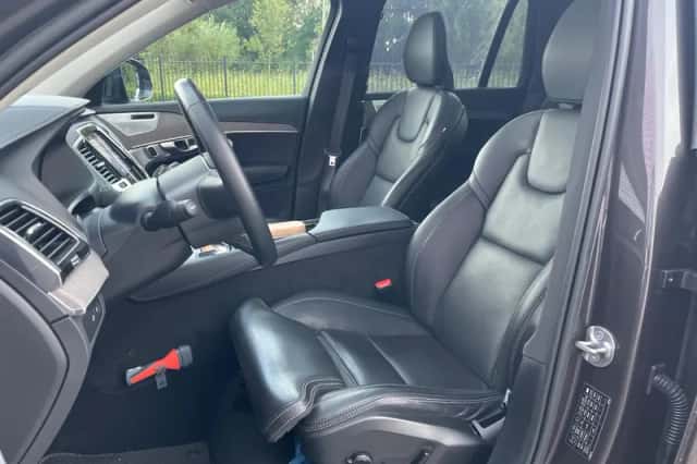 Volvo XC90 (2023) thumbnail 6