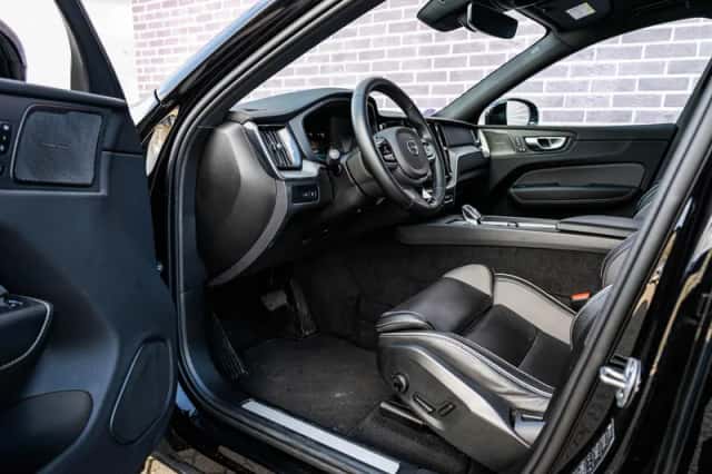 Volvo XC60 (2024) thumbnail 18