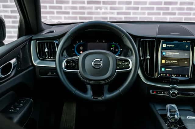 Volvo XC60 (2024) thumbnail 4