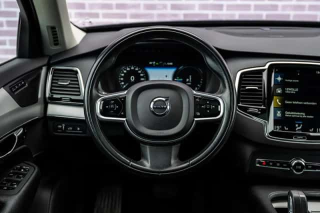 Volvo XC90 (2021) thumbnail 3
