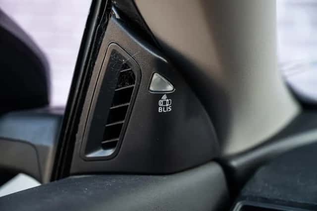 Volvo C70 (2011) thumbnail 25