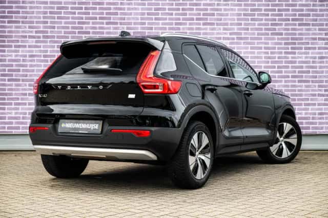 Volvo XC40 (2022) thumbnail 2