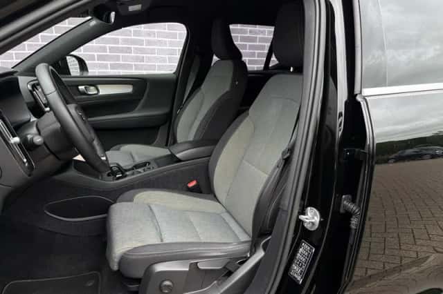 Volvo XC40 (2022) thumbnail 3