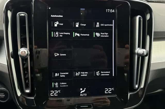 Volvo XC40 (2022) thumbnail 9