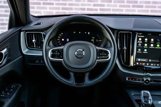 Volvo XC60 (2024) thumbnail 4