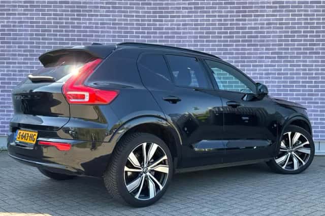 Volvo XC40 (2023) thumbnail 3