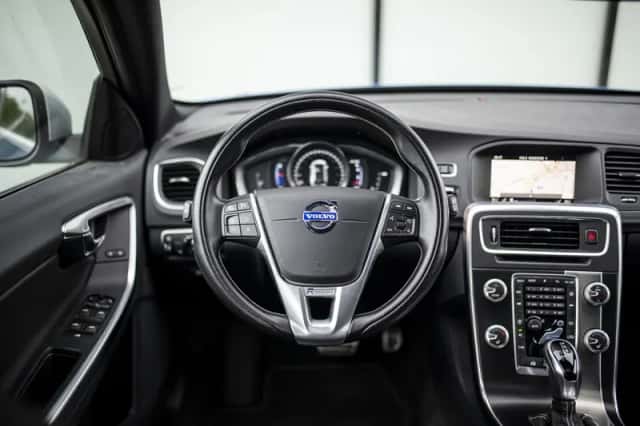 Volvo V60 (2018) thumbnail 4