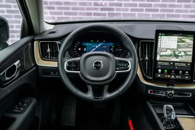 Volvo XC60 (2025) thumbnail 3