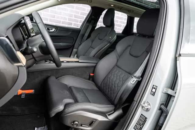 Volvo XC60 (2025) thumbnail 6