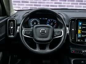 Volvo XC40 thumbnail 5