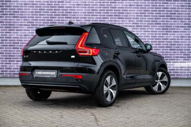 Volvo XC40 (2023) thumbnail 4