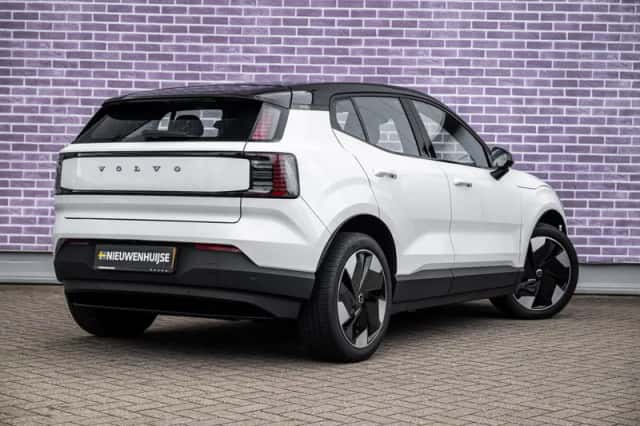 Volvo EX30 (2024) thumbnail 2