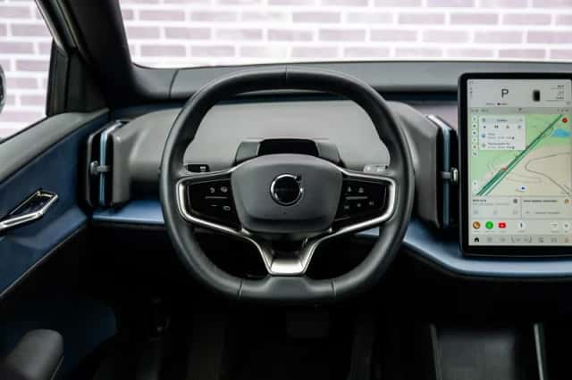 Volvo EX30 (2024) thumbnail 3