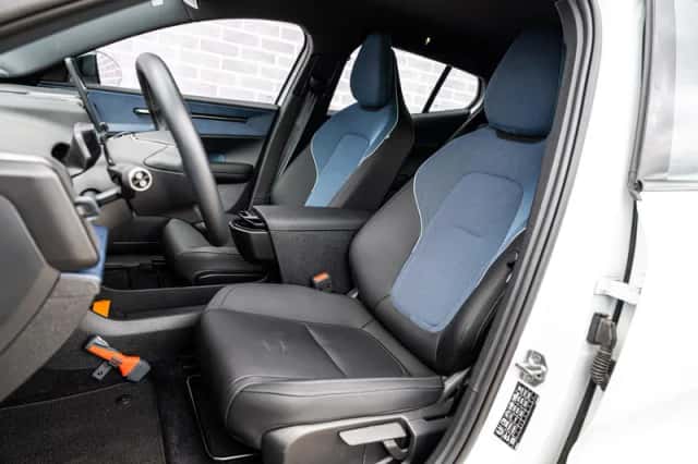 Volvo EX30 (2024) thumbnail 6