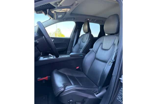 Volvo XC60 (2024) thumbnail 4