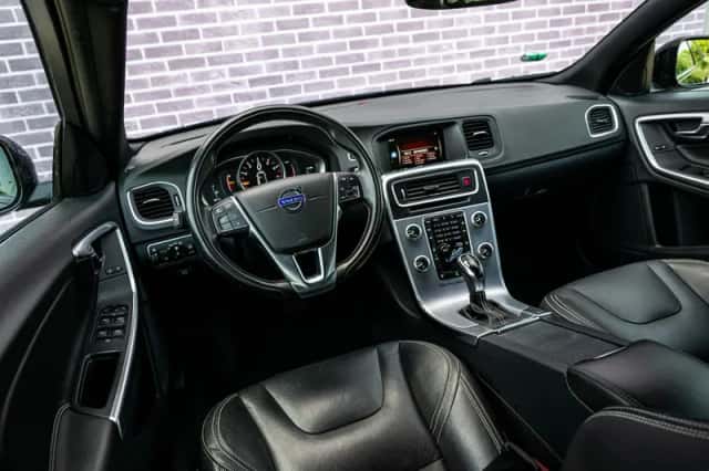 Volvo V60 (2018) thumbnail 11