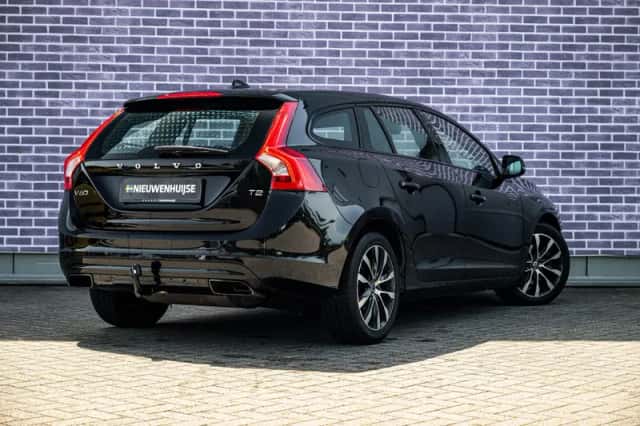 Volvo V60 (2018) thumbnail 3
