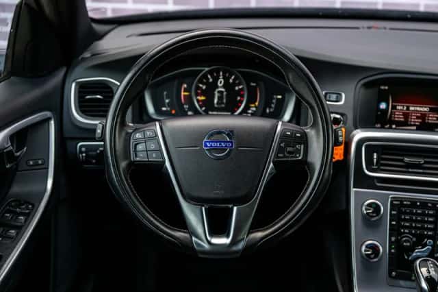 Volvo V60 (2018) thumbnail 4