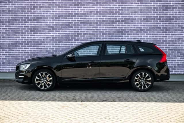 Volvo V60 (2018) thumbnail 5