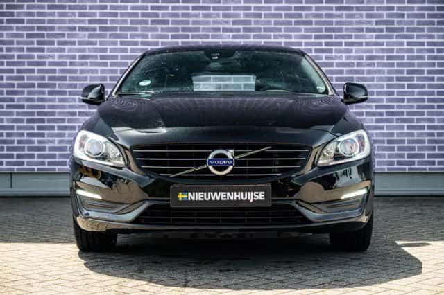 Volvo V60 (2018) thumbnail 9